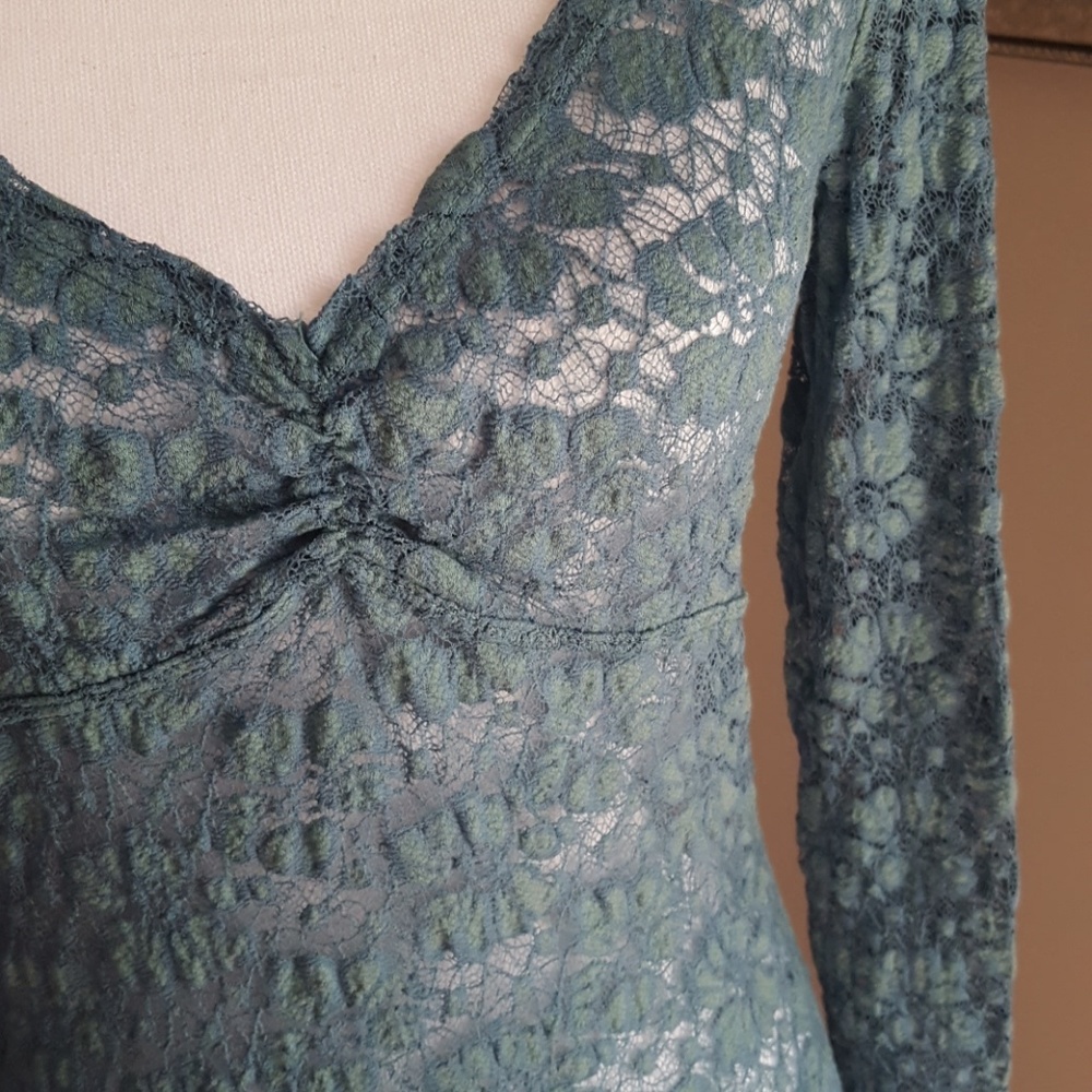 EAG lace top - Picture 2 of 2